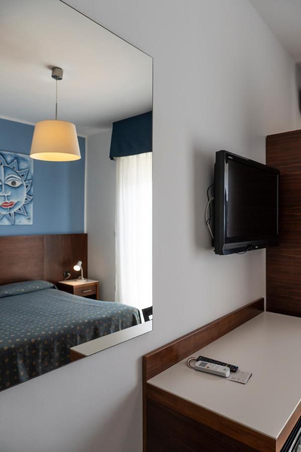 Hotel Mare Blu 프란카빌라 알 마레 외부 사진